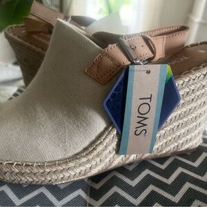 TOMS Cream and Tan Wedges with Espadrille Detailing